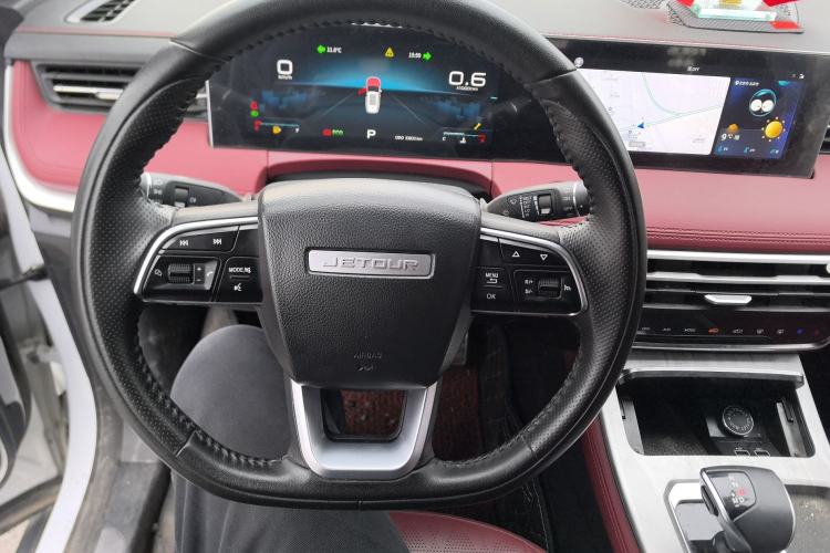 Used JETOUR X70 PLUS 2023 1.5T DCT Brave PLUS 7-Seater
