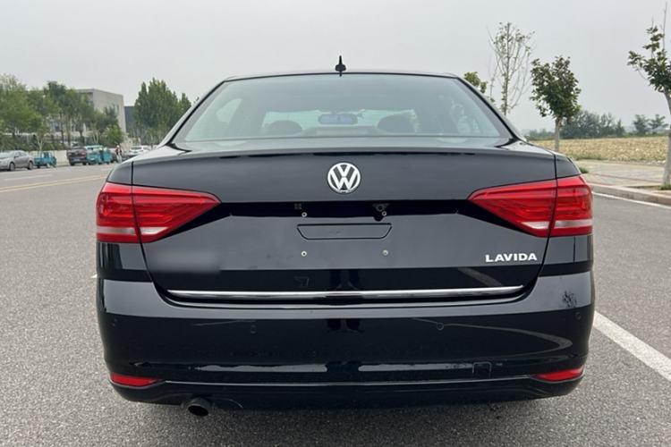 Used Volkswagen Lavida 2017 1.6L Automatic Comfort Edition
