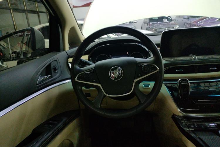 Used Buick GL8 2023 Facelifted Land Cruiser Executive Luxury Version
