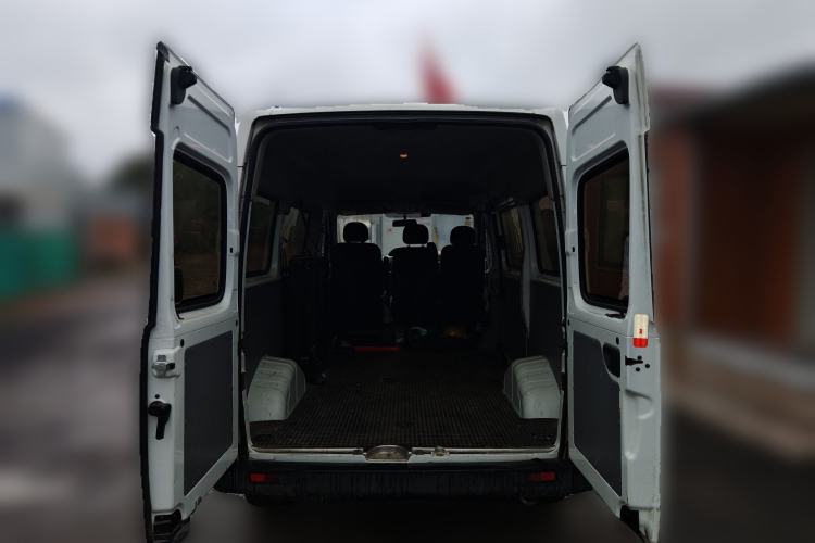 Used SAIC MAXUS Xintu V80 2019 2.5T Classic Edition 6-Speed Manual – Aoyuntong Short Wheelbase Mid-Height Design 5/6 Seats
