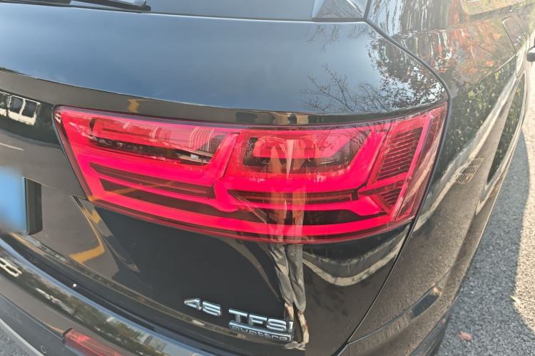 Used Audi Q7 2019 45 TFSI Comfort Model
