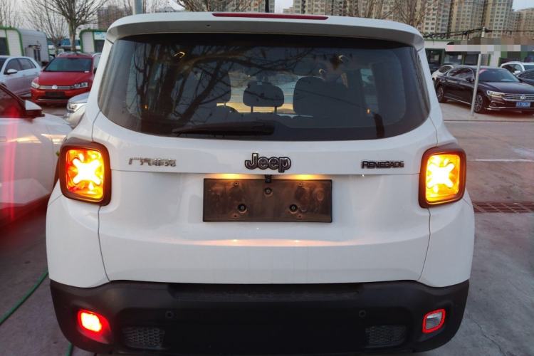 Used  Renegade 2018 Connected Large Screen Version 180T Automatic Kinetic Edition+
