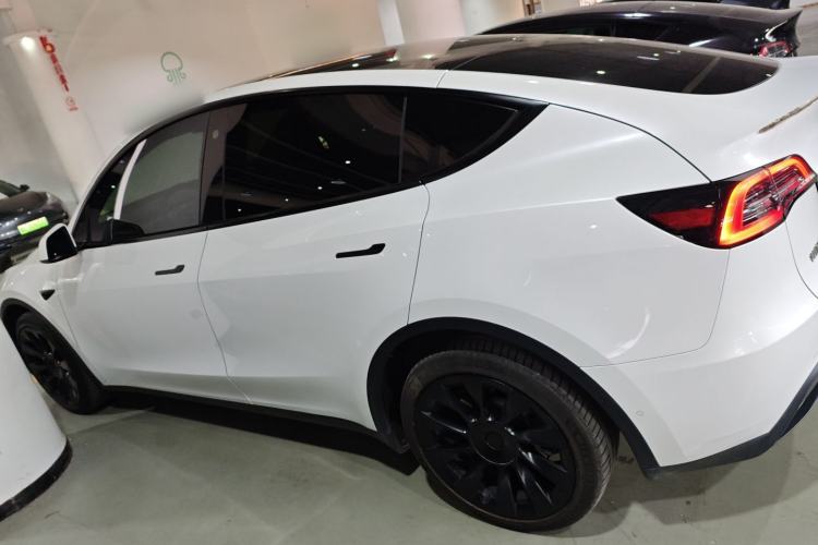 Used Tesla Model Y 2023 Long-Range All-Wheel-Drive Version
