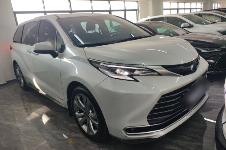 Used Toyota Sienna 2023 2.5L Hybrid Deluxe Edition