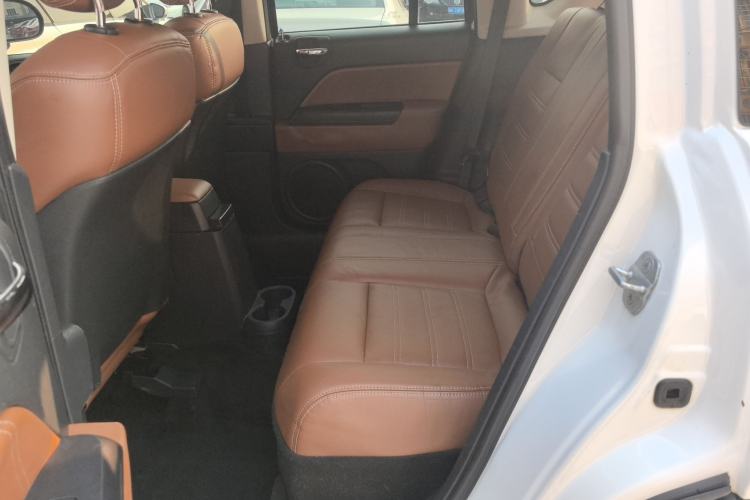 Used  Compass 2014 Revised Version 2.0L Two-Wheel Drive Entry-Level Edition
