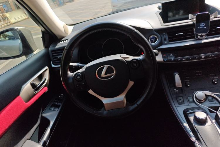 Used Lexus CT 2017 CT200h Comfort Edition Monochrome China VI
