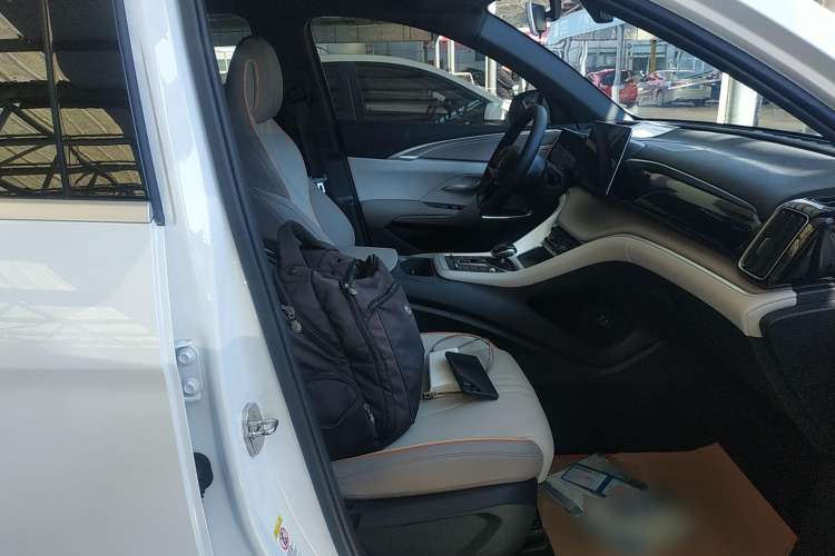 Used BYD Song Pro New Energy 2024 HONOR Edition DM-i 71KM Navigation Model
