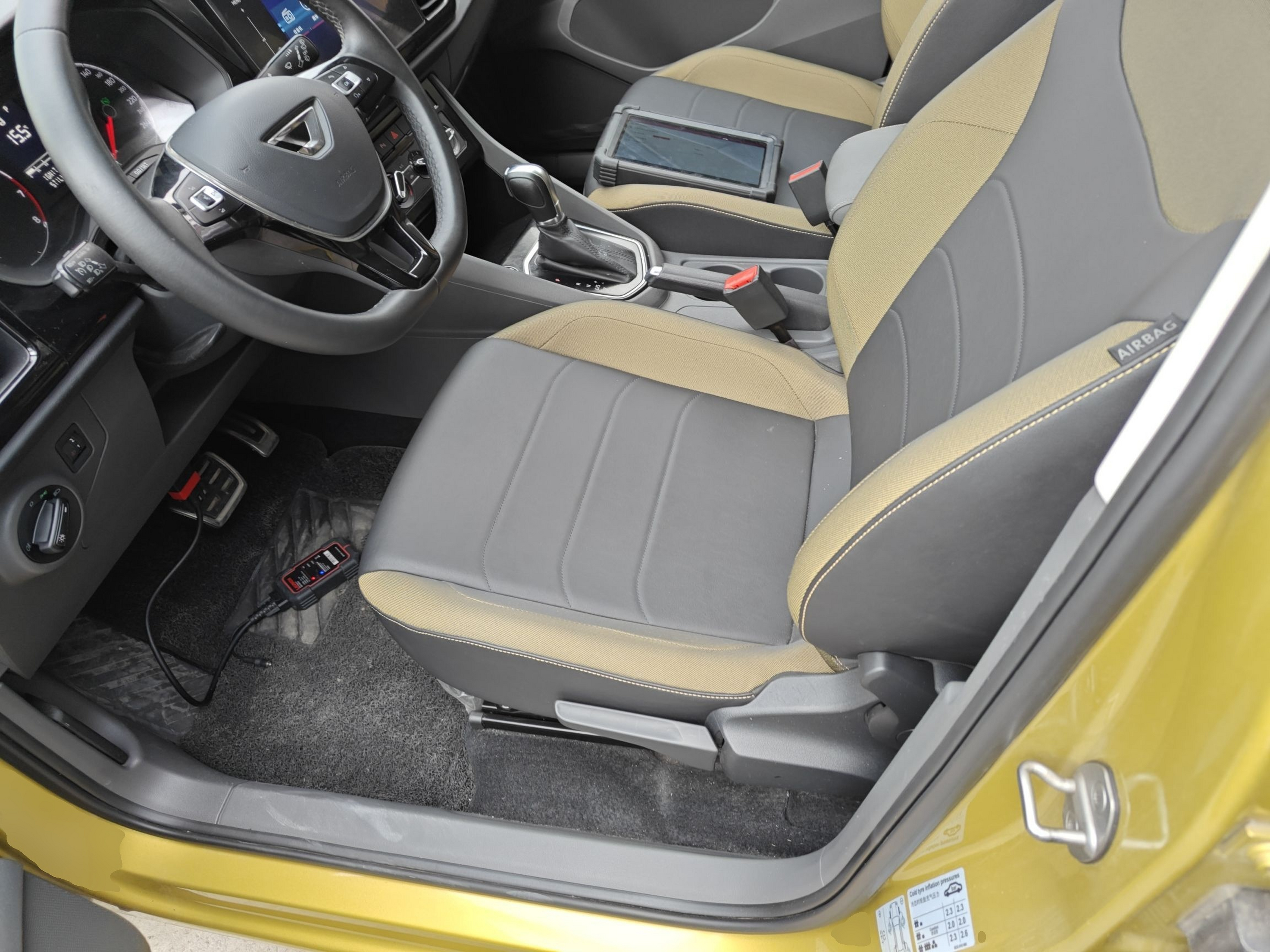 Переднее сиденье в автомобиле