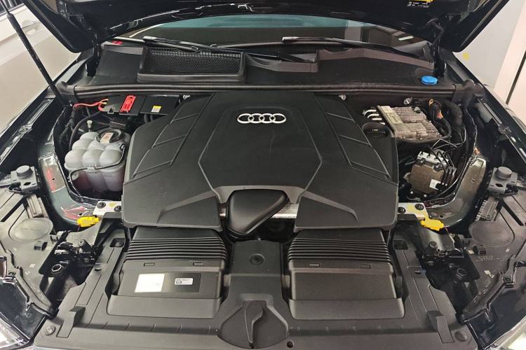 Used Audi Q7 2021 55 TFSI quattro S line Sport model
