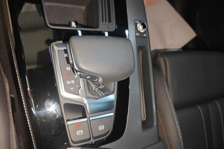 Used Audi Q5L 2023 40T Luxury Dynamic Model
