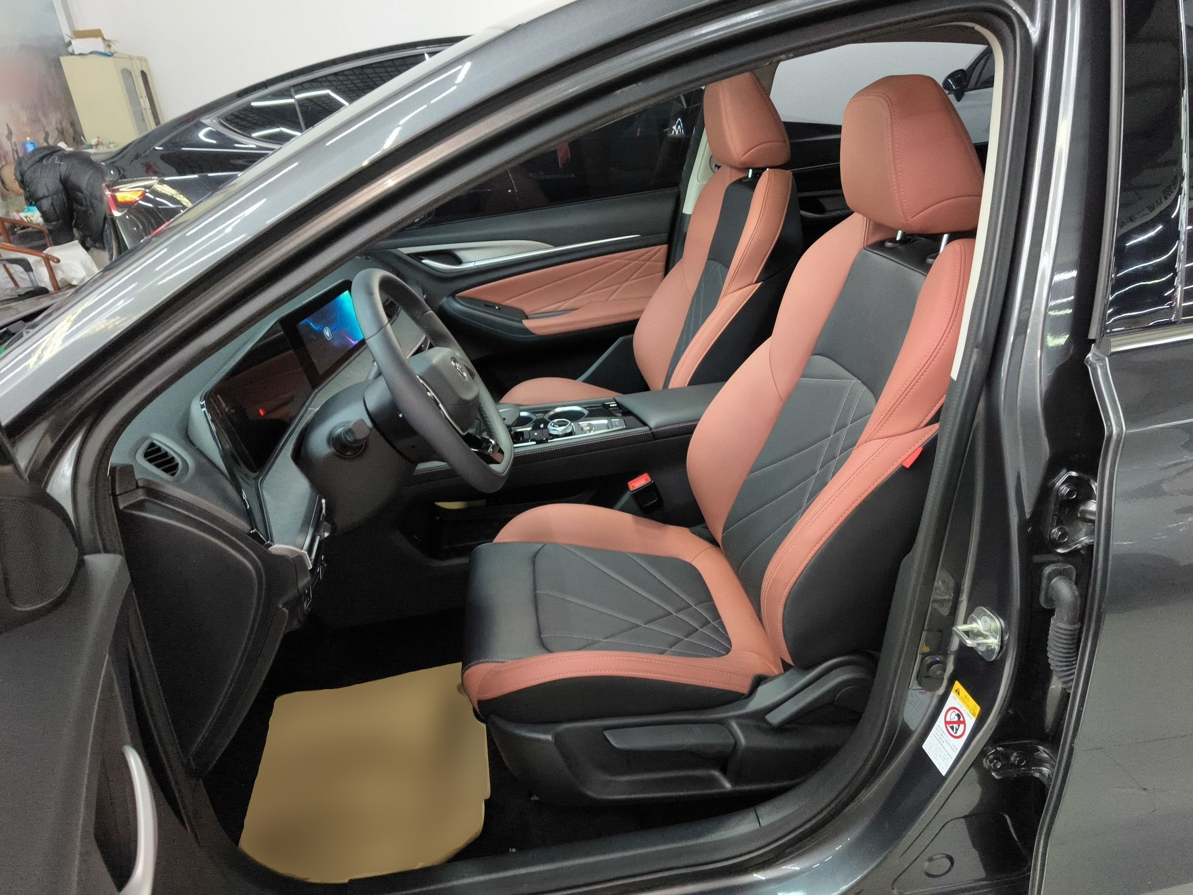 Переднее сиденье в автомобиле