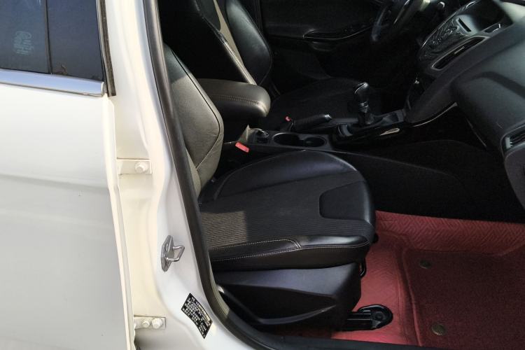 Used Ford Focus 2012 Sedan 1.6L Manual Fashion Edition
