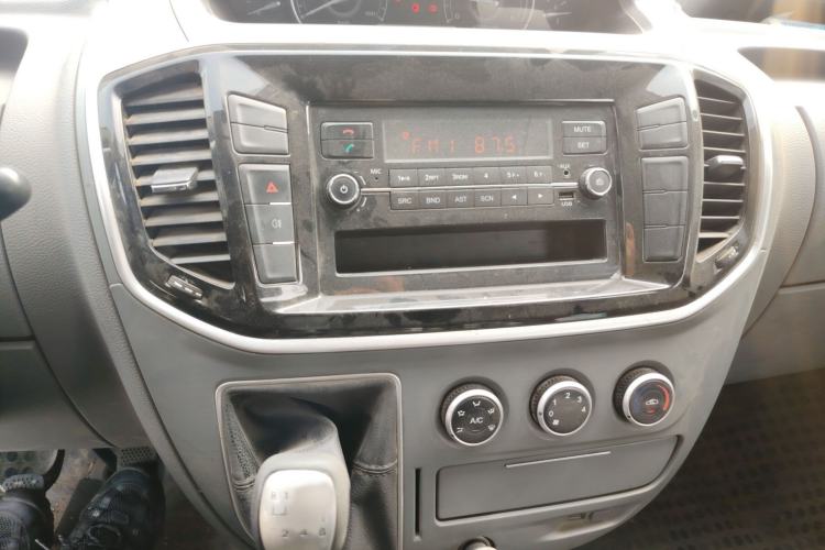 Used SAIC MAXUS Xintu V80 2019 2.5T Classic Edition 6-Speed Manual – Aoyuntong Short Wheelbase Mid-Height Design 5/6 Seats