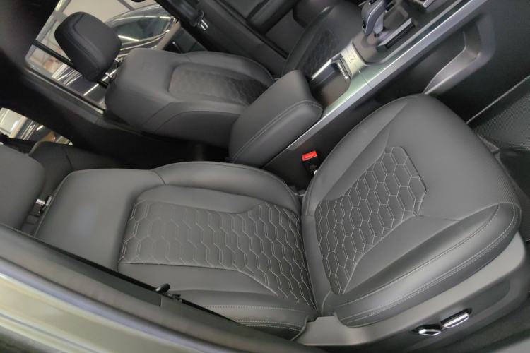 Used 212 T01 2024 2.0T Explorer