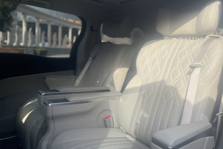 Used Buick GL8 2023 Land Executive Class Smart Enjoyment Model
