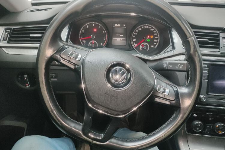 Used Volkswagen Passat 2017 330TSI DSG Luxury Edition
