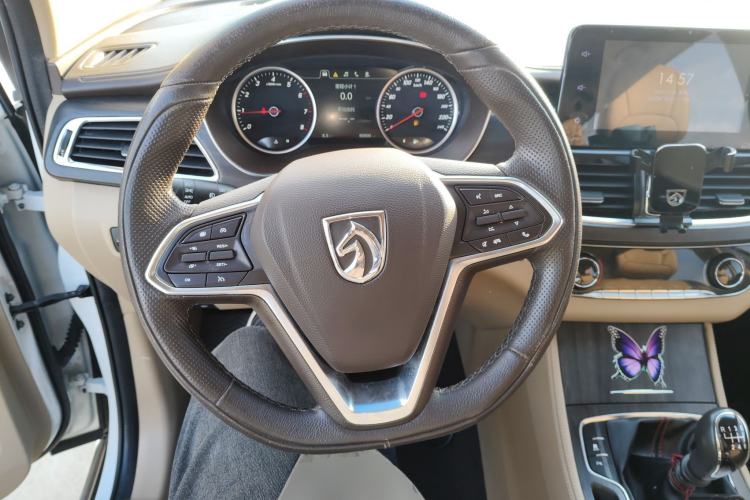 Used Baojun 730 2017 1.5T Manual Prestige Version 7 Seats