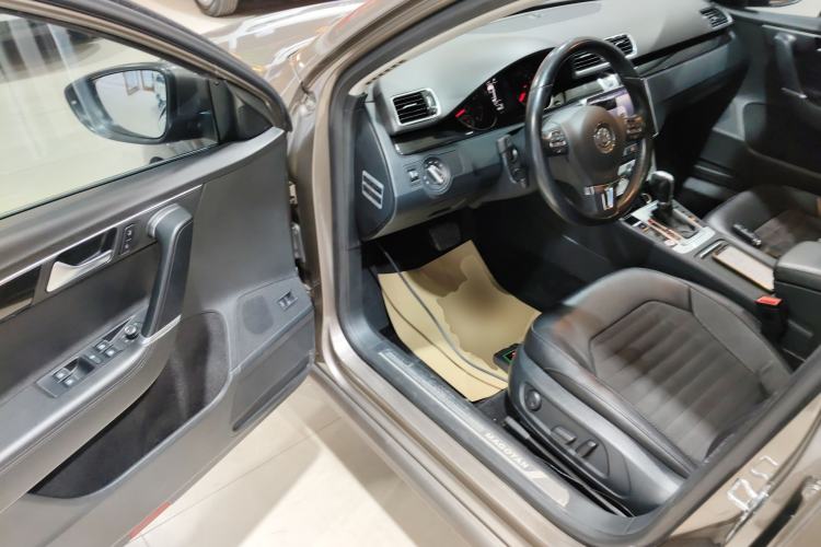 Used Volkswagen Magotan 2016 1.8TSI Luxury Comfort Model
