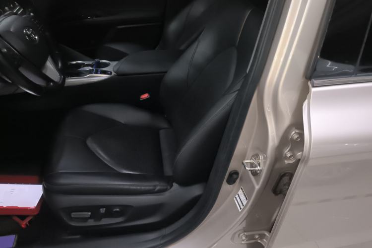 Used Toyota Camry 2019 Dual-Engine 2.5 HG Luxury Edition China VI Standard