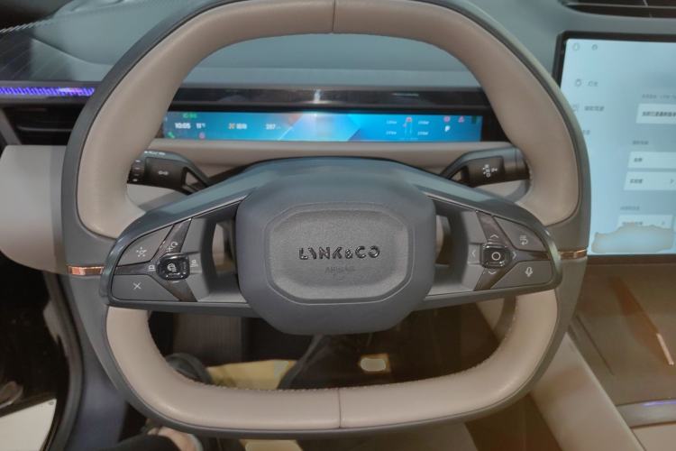 Used Lynk & Co Z10 2025 71 kWh 602 km Range Rear-Wheel Drive Pro
