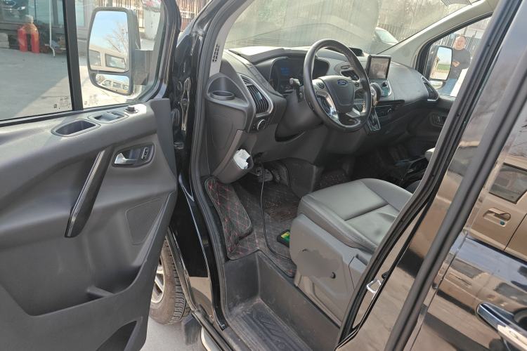 Used Ford Tourneo Custom 2017 2.0T Automatic Elite Version
