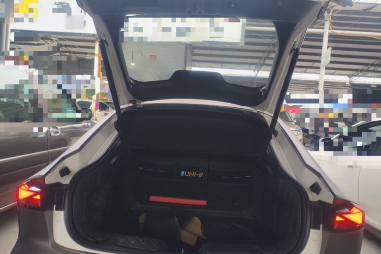 Used Changan UNI-V 2024 2.0T Classic Sport Edition
