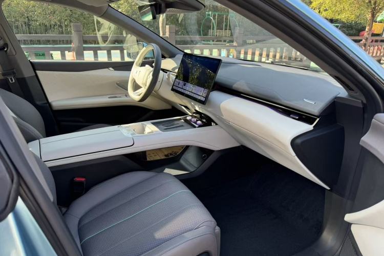 Used  L07 2024 230Max Qiankun Intelligent Driving ADS SE Range-Extended Version