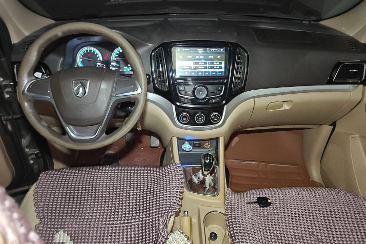 Used Baojun 730 2014 1.5L manual standard trim 7 seats
