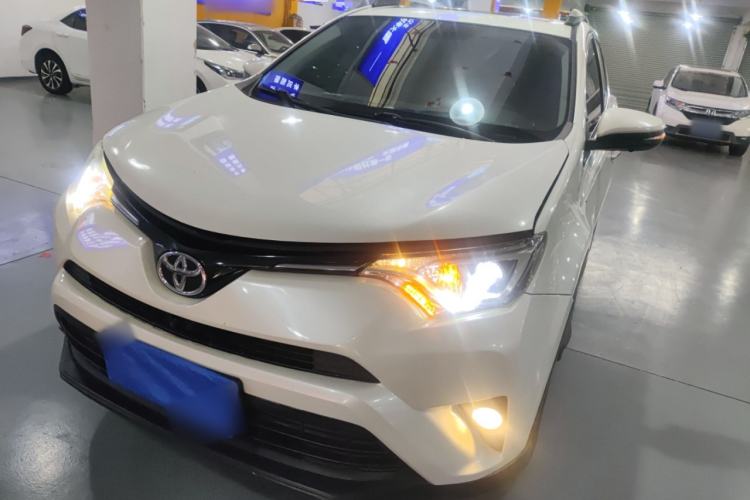 Used Toyota RAV4 2016 2.0L CVT Two-Wheel Drive Fashion Edition China V Standard