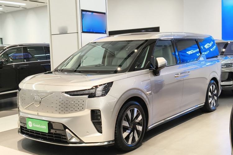 Used Volvo EM90 2025 Ultra Six-Seater