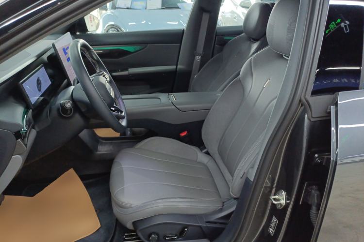 Used Lynk & Co 07 2024 EM-P 126 Long-Range Halo
