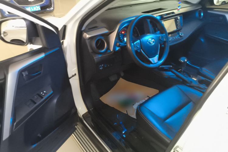 Used Toyota RAV4 2019 2.0L CVT Two-Wheel Drive Luxury Version China VI Standard