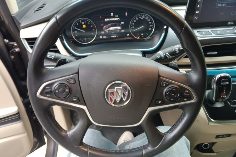 Used Buick GL8 2023 Facelifted Land Cruiser Executive Luxury Version
