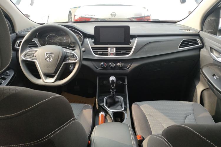 Used Baojun 730 2019 1.5T Manual Fashion Model 7-seater China VI
