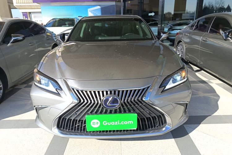 Used Lexus ES 2020 300h Premier Edition
