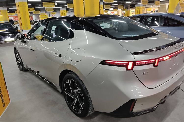 Used Lynk & Co 07 2024 EM-P 126 Long-Range Halo
