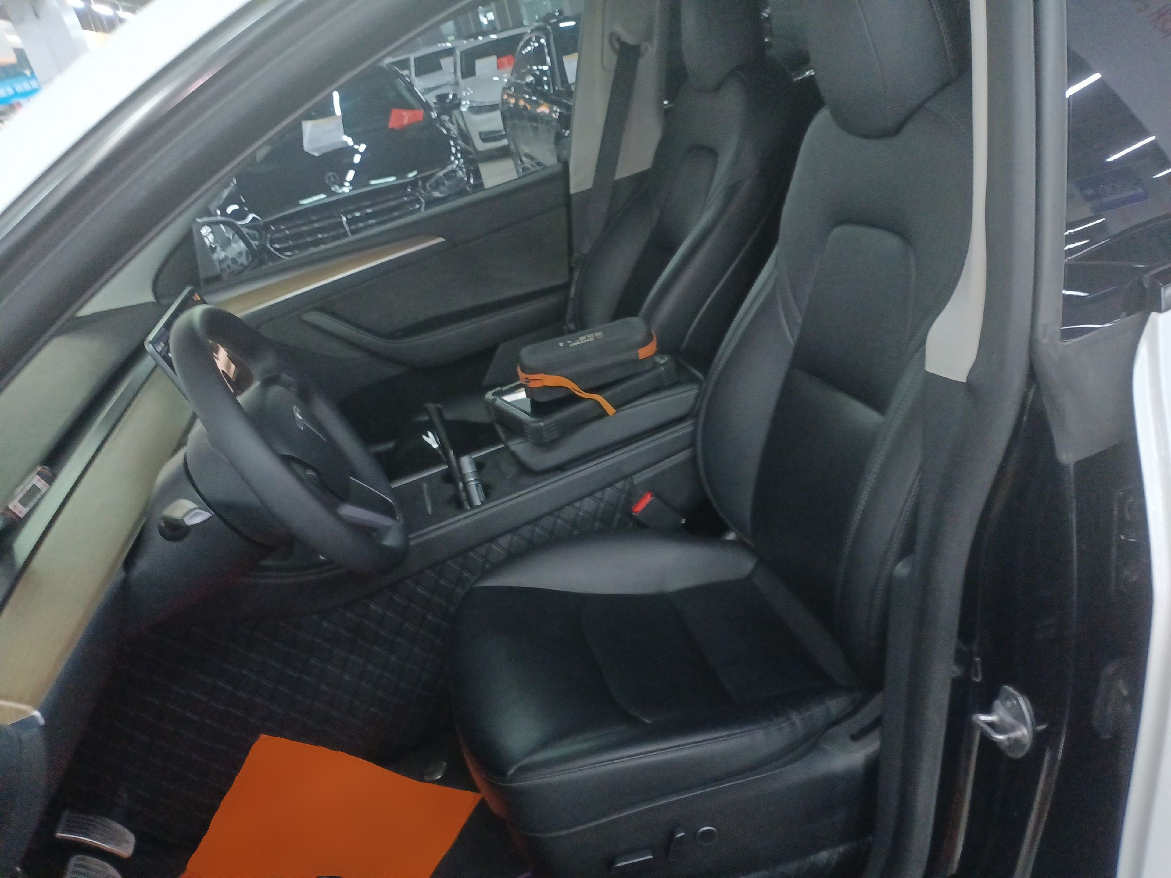 Переднее сиденье в автомобиле