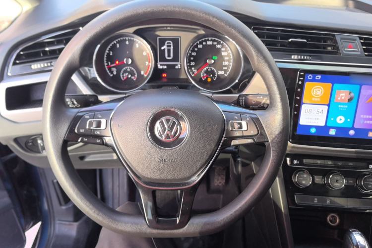 Used Volkswagen Touran 2016 Volkswagen Touran L 280TSI DSG Comfort Edition
