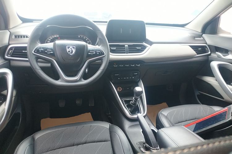 Used Baojun 510 2017 1.5L Manual Fashion Model
