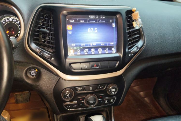 Used  Cherokee 2014 2.4L Luxury Edition