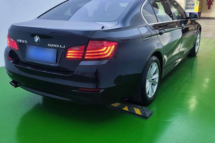 Used BMW 5 Series 2014 520Li Elegant Model
