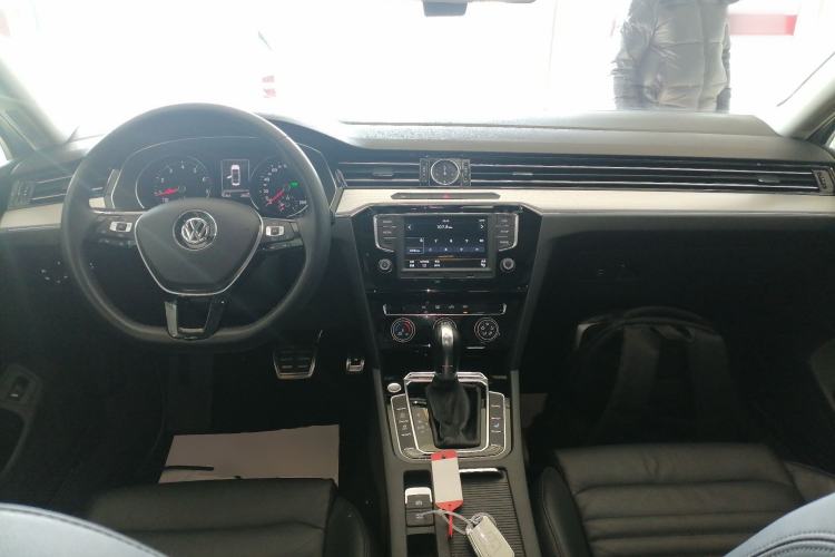 Used Volkswagen Magotan 2017 330TSI DSG Leading Model
