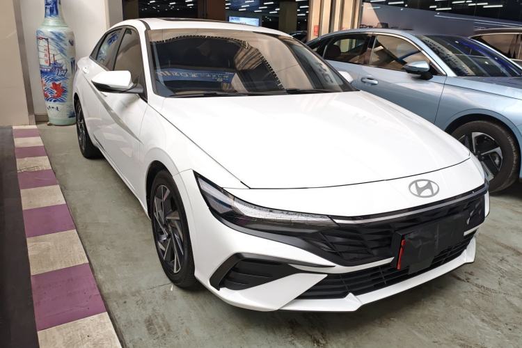 Used Hyundai Elantra 2023 1.5L CVT LUX Prestige Edition
