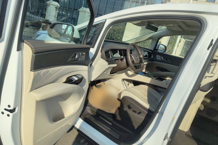 Used Denza D9 2024 DM-i 980 Four-Wheel Drive Flagship Model
