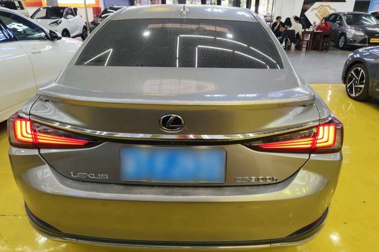 Used Lexus ES 2020 300h Premier Edition
