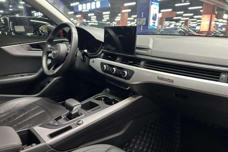 Used Audi A4L 2020 40 TFSI Fashionable and Elegant Model
