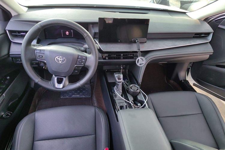 Used Toyota Camry 2024 Dual-Motor 2.0 HE Elite Edition
