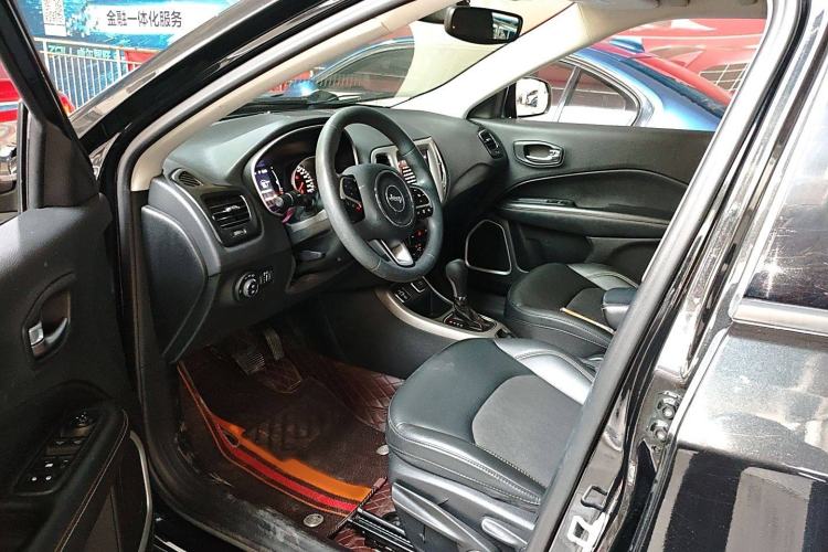 Used  Compass 2019 220T Automatic Enjoyment Version
