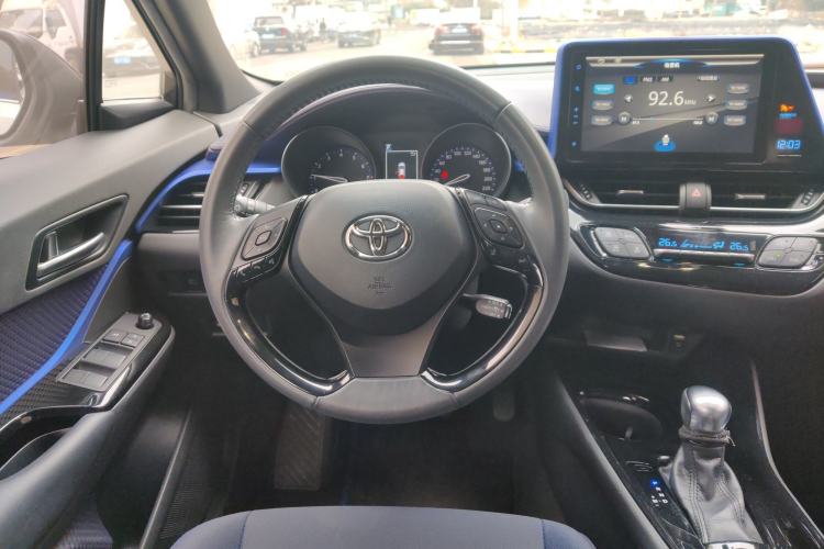 Used Toyota C-HR 2018 2.0L Luxury Sunroof Version China VI Standard
