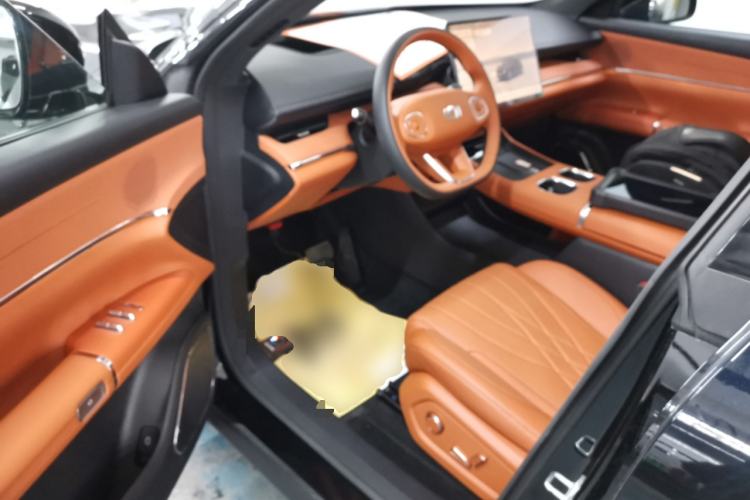 Used  Q07 2025 215 Flagship PLUS
